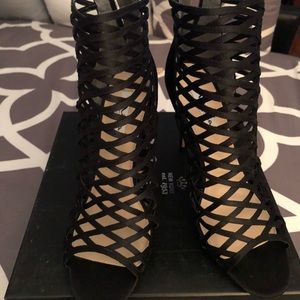 Black sandals by Nina